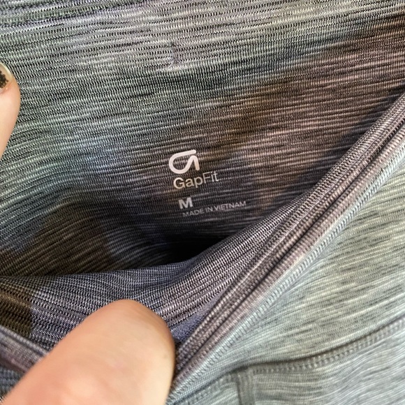 GAP Heathered Gray Women's Crop Leggings. - Picture 7 of 9